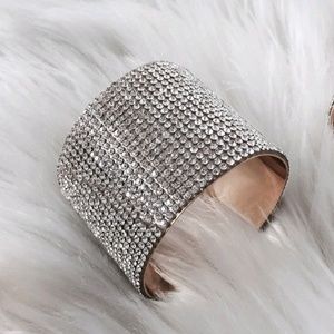 Luxury Fashion Embellished Cuff